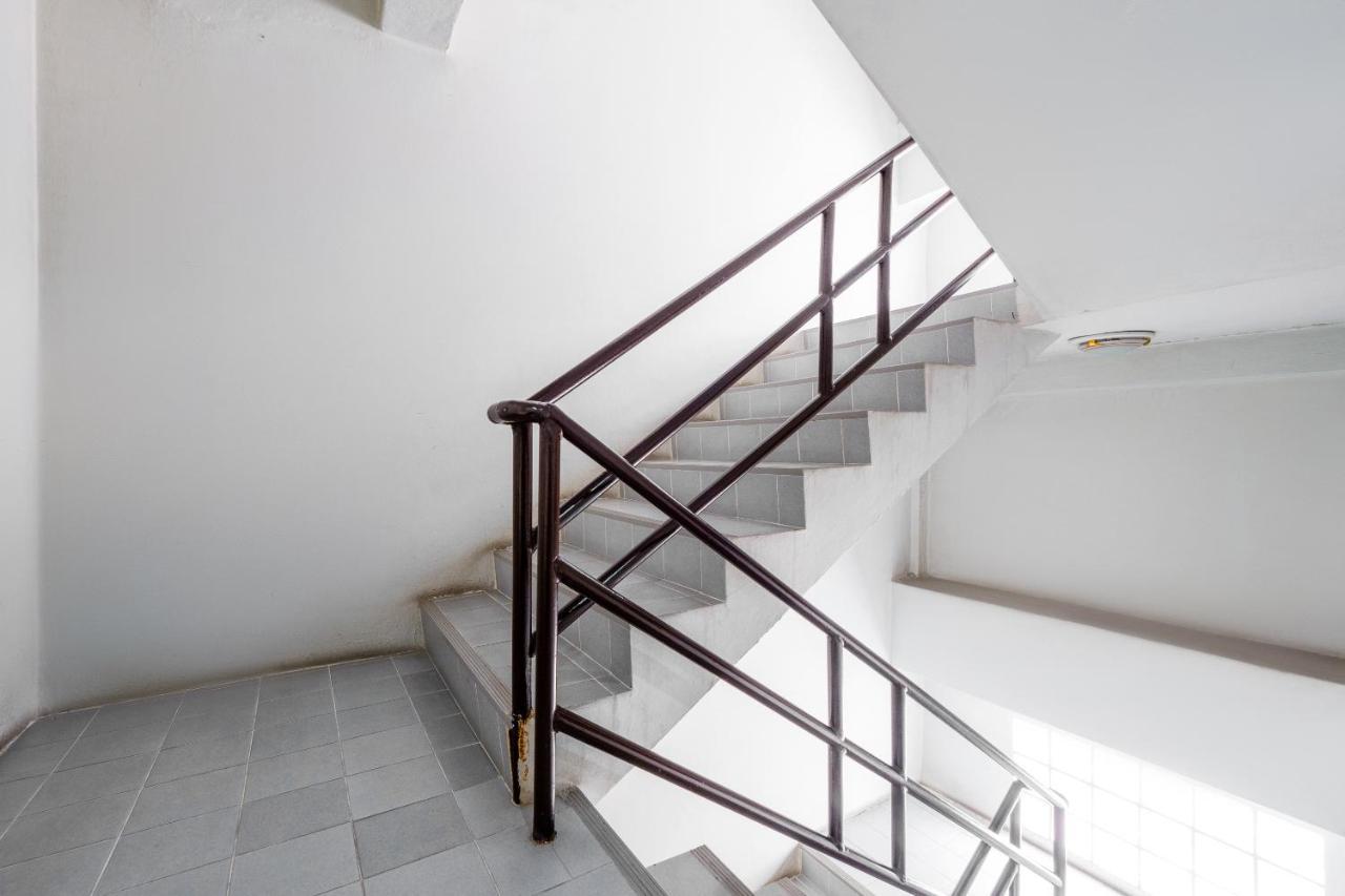 Oyo 1042 Boon'S Residence 曼谷 外观 照片
